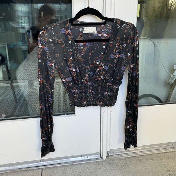 Urban Outfitters Floral Long Sleeve V Neck - Picture 2 of 9
